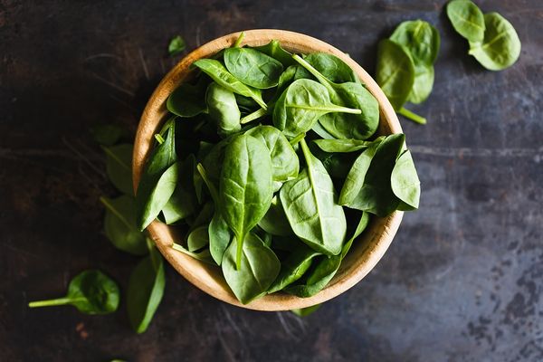 Bow full of fresh spinach